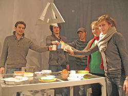 Andreas Patsiaouras, Marcel Heise, Felix Hoppenstock, Frieda Gitzelt und Angelina Clasen mit Kinderg