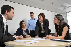 Menschen im Gespr&auml;ch