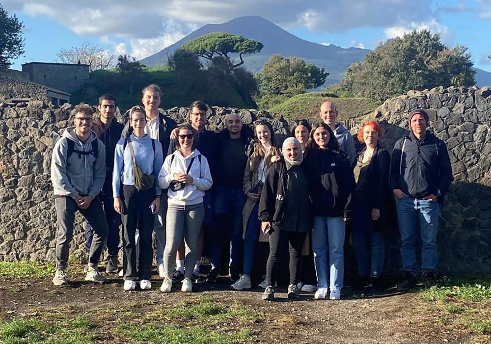 Exkursion Rom - Studierende in Pompeji